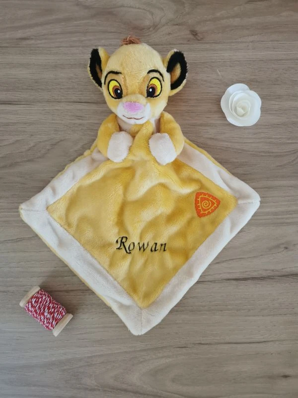 Disney Le Roi Lion Doudou Simba Jaune Beige Orange 25 Cm 5 Disney Le Roi Lion Doudou Simba Jaune Beige Orange 25 Cm – Image 3