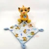 Disney - Simba Le Lion - Peluche Avec Doudou Jaune Bleu Blanc 25 Cm